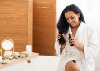 Hair moisturizing spray